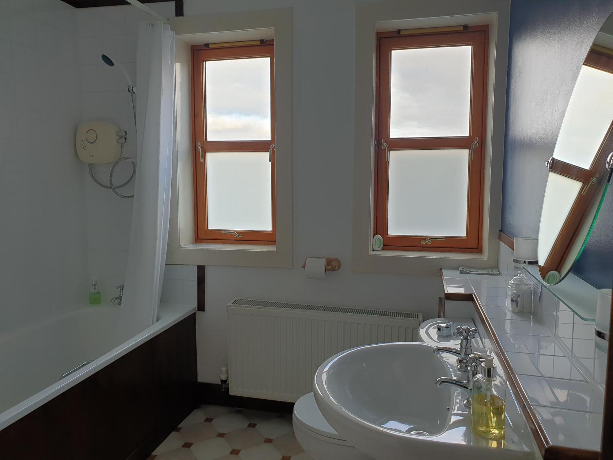 The Loch Erisort Hotel Balallan Екстериор снимка